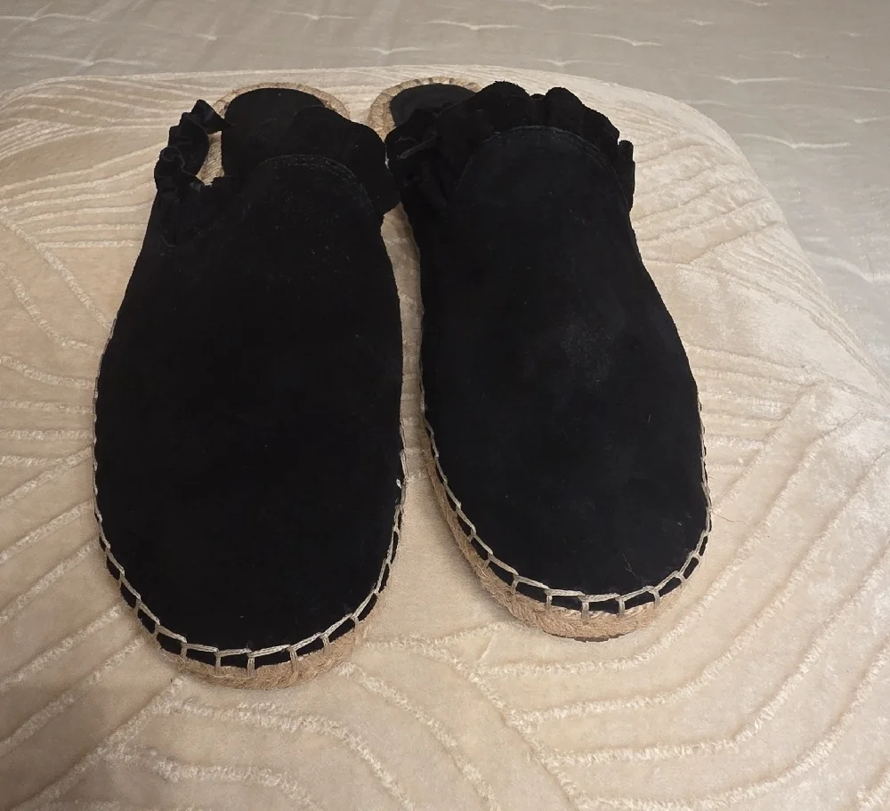 Kate Spade Black Suede Ruffle Espadrilles Size 8